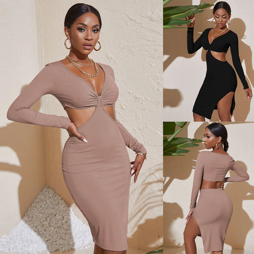 Robe mini à décolleté, ajustée et découpée pour femme, avec des manches longues et un détail en torsion raffiné Chic & Stil