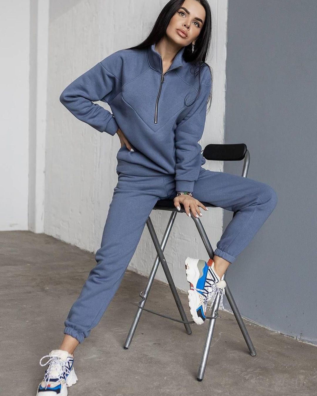 Women's sports training jacket with high collar and practical pockets Lune London