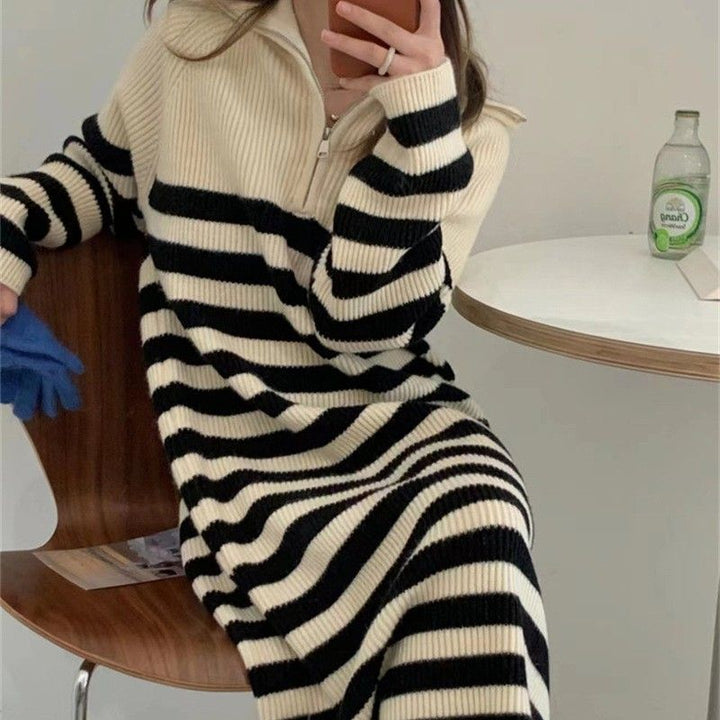 Robe en tricot pour femmes avec col montant moderne et fermeture éclair fonctionnelle Chic & Stil