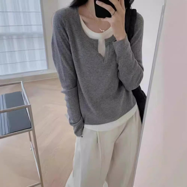 Pull-over fin en tricot pour femmes avec col en V et manches raglan Chic & Stil