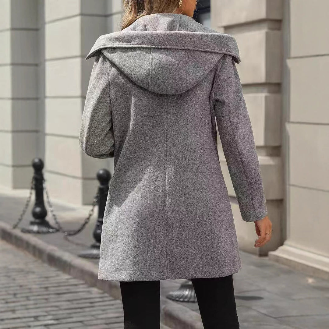 Ladies elegant and comfortable coat with practical pockets Lune London