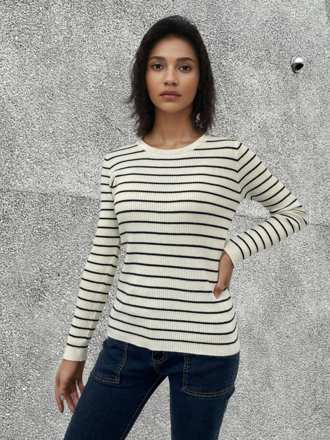 Sweat à côtes pour femmes avec design rayé et manches longues Chic & Stil