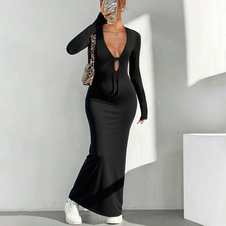 Robe maxi pour femmes avec décolleté en V profond et fermeture à nœud stylée Chic & Stil
