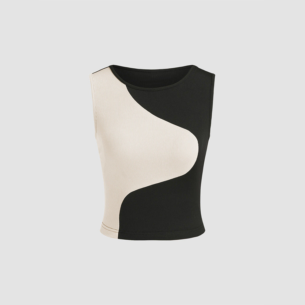 Top court pour femmes avec un design asymétrique et des contrastes à la mode Chic & Stil