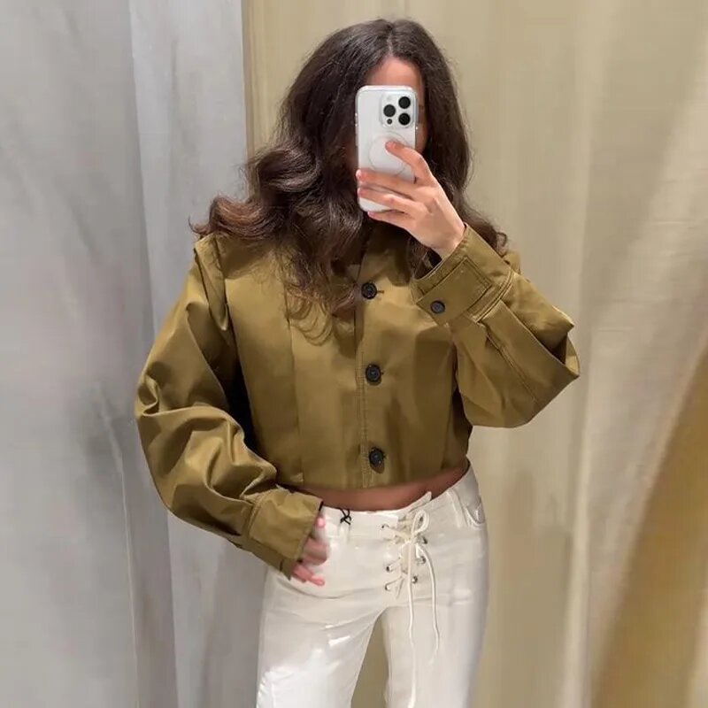 Fitted feminine blouse with continuous button details Lune London