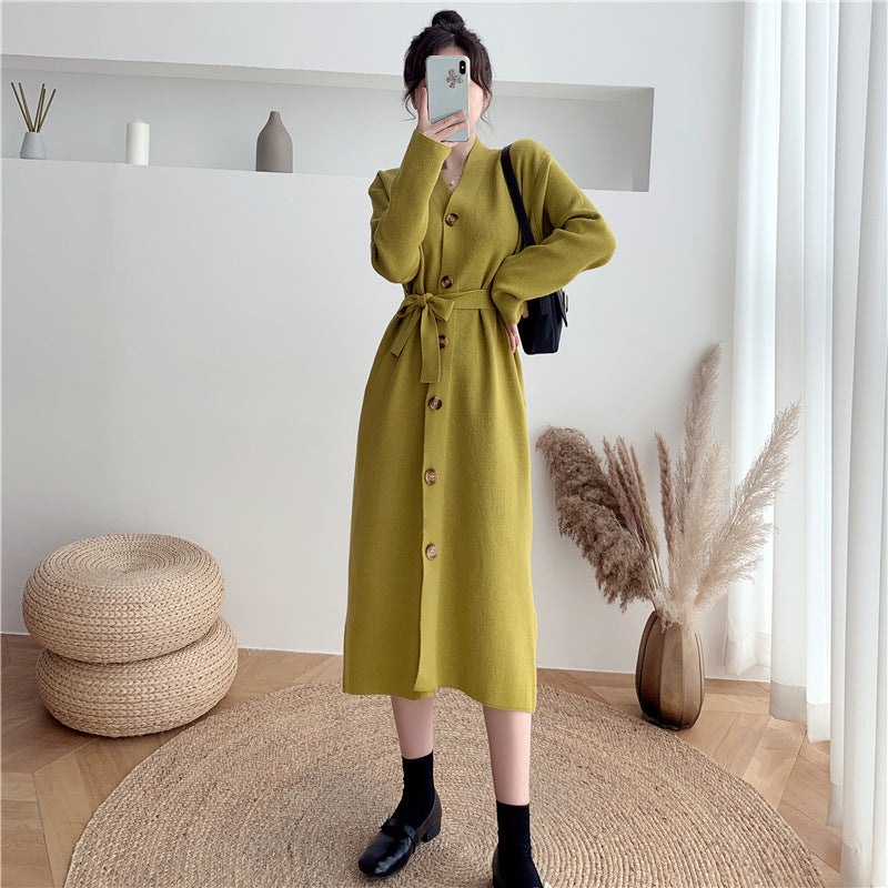 Robe tricotée longueur genou pour femmes avec boutons et ceinture Chic & Stil