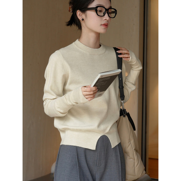 Women's fine knit sweater with extended ribbed sleeves and front slit Amarae