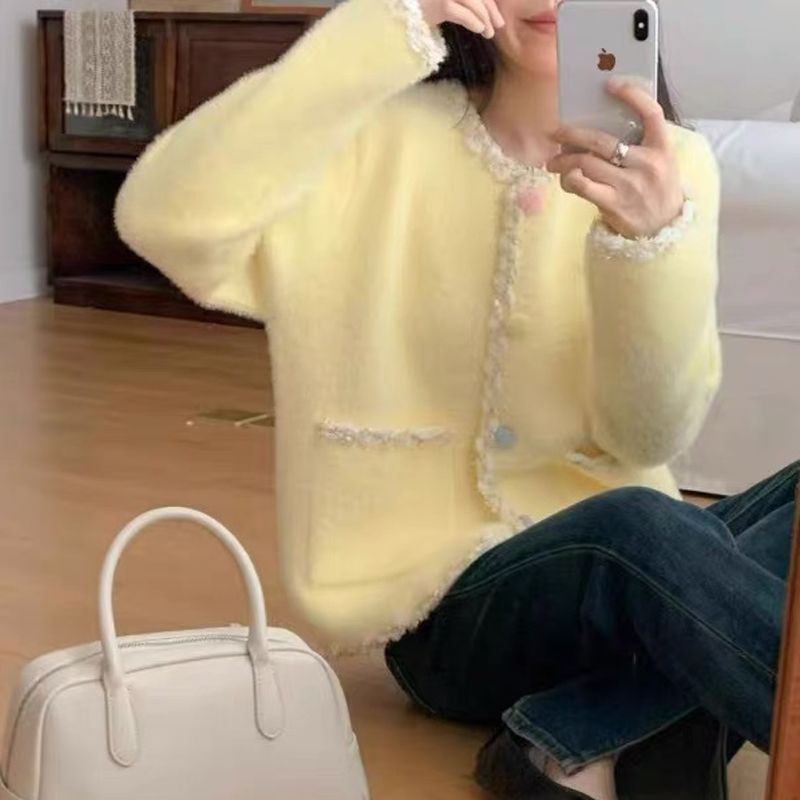 Veste câline pour femmes au style élégant avec des accents contrastants Chic & Stil