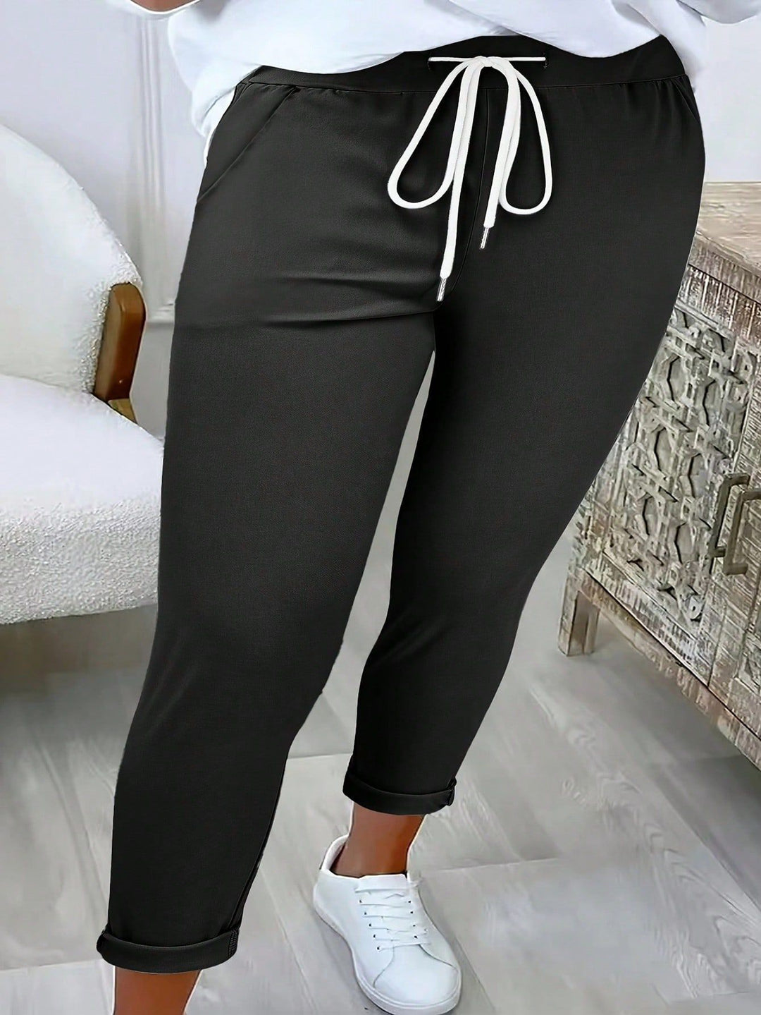 Comfortable leisure pants for women with adjustable waistband and relaxed fit Lune London