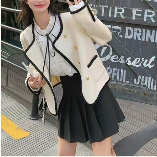 Veste féminine à la mode avec boutons décoratifs et col fin Chic & Stil