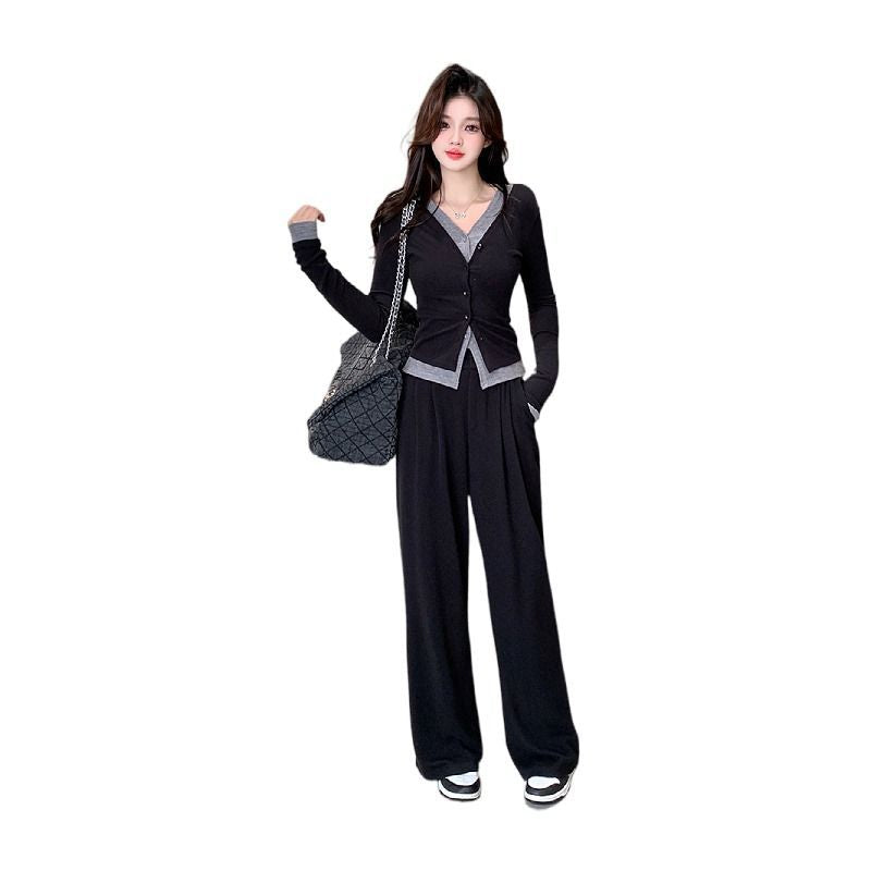 Ladies fitted long sleeve top with elegant under collar Chic & Stil