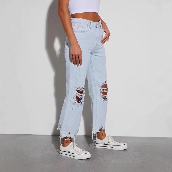 Destroyed jeans for women with a loose fit and bold rips Chic & Stil
