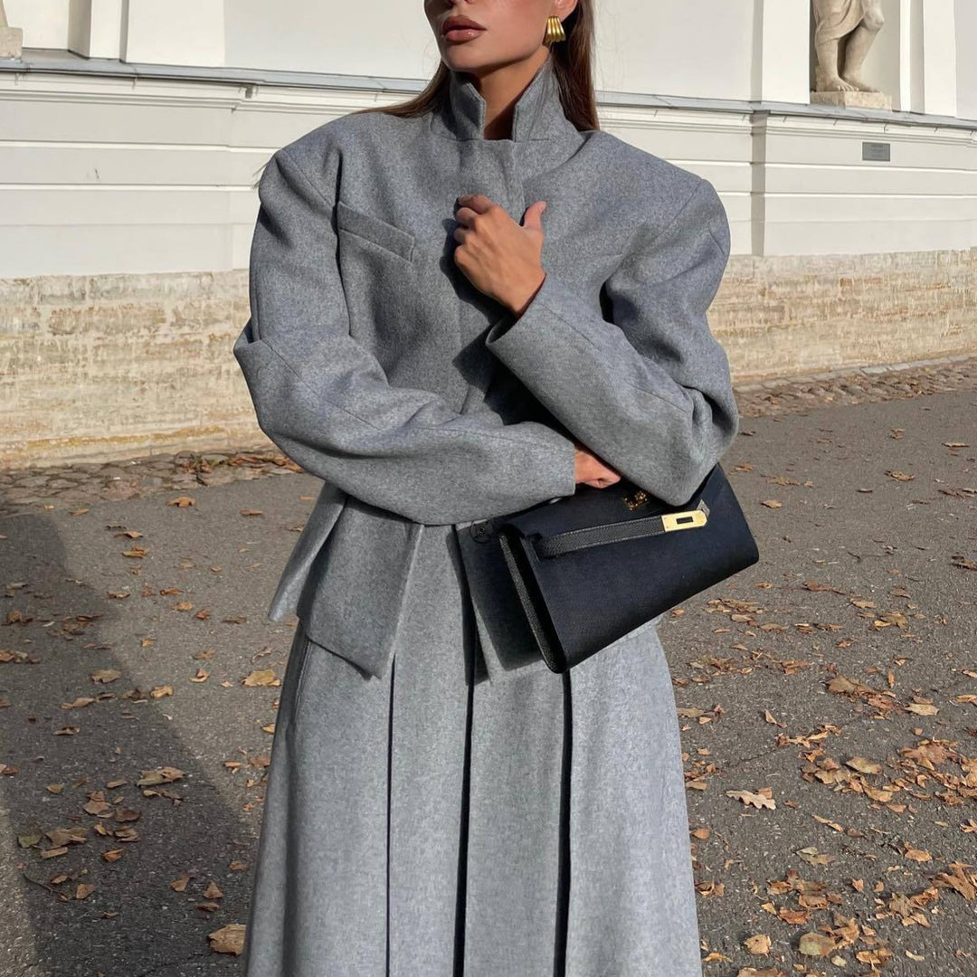 Elegant and modern outfit for women with fitted blazer and flared skirt Lune London
