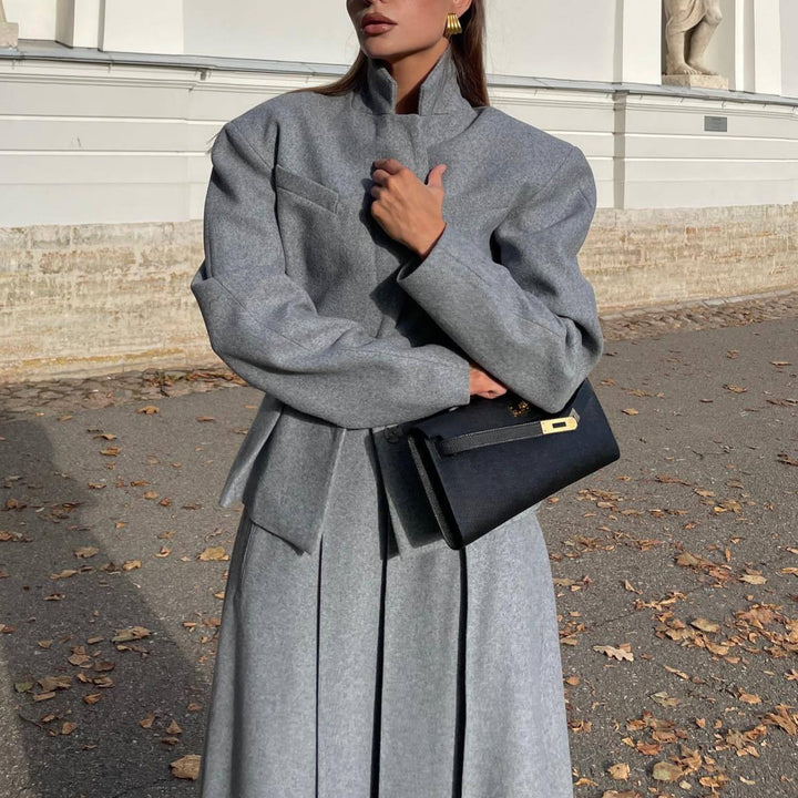 Elegant and modern outfit for women with fitted blazer and flared skirt Lune London