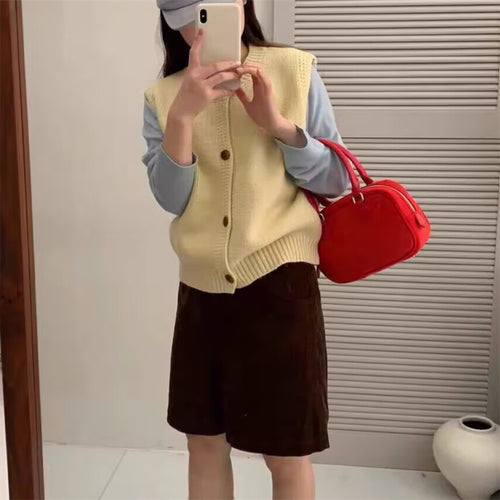 Gilet en tricot pour femmes avec design à boutons et coupe décontractée Chic & Stil