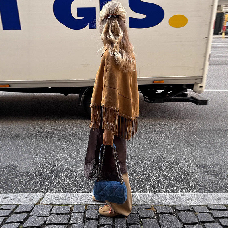 Women Fringe Cape made of Suede Imitation with Eyelets and Lapel Collar Amarae