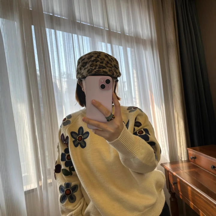 Pull en tricot élégant pour femmes avec design de broderie florale et coupe décontractée Chic & Stil