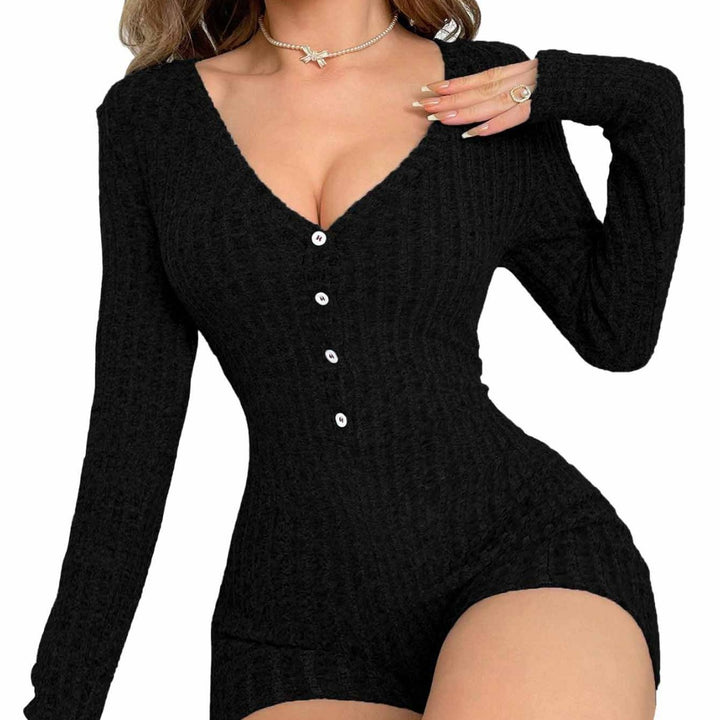 Combinaison tricotée pour femmes avec décolleté en V profond et détails de boutons Chic & Stil