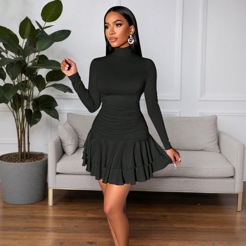 Robe ajustée pour femmes avec col haut et hem en volants Chic & Stil