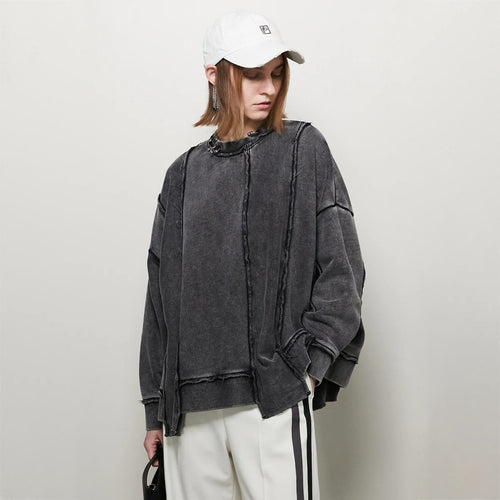 Oversized sweatshirt for women with a relaxed fit and trendy design elements Amarae