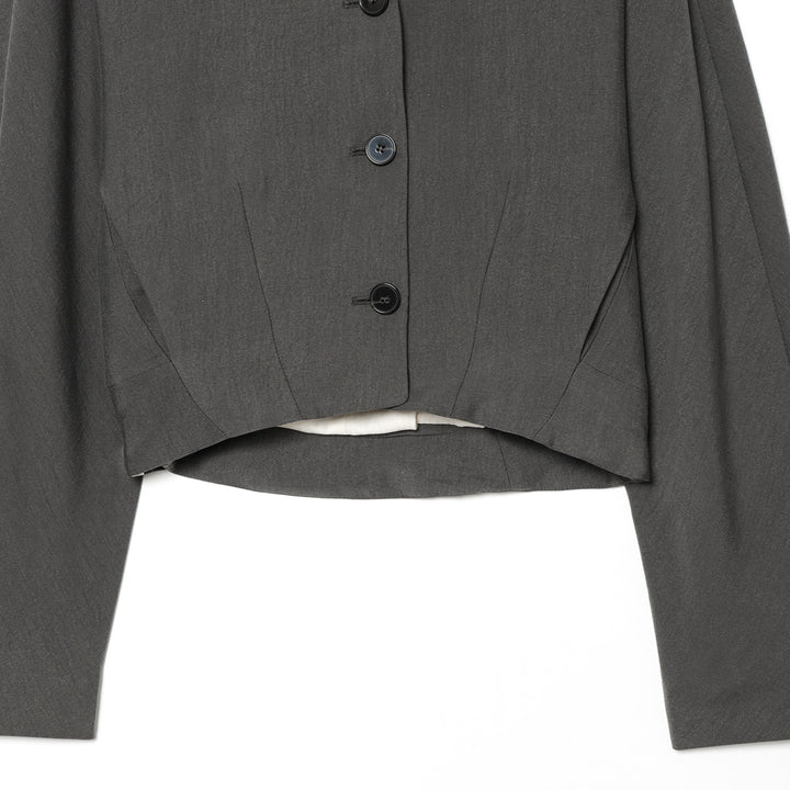 Ladies cropped blazer with boxy silhouette and deep V-neckline Amarae