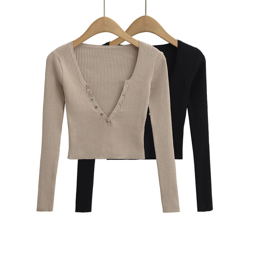 Cropped long sleeve T-shirt for women with button placket Amarae