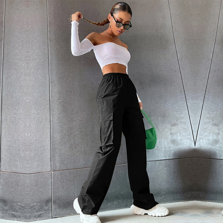 Women's cargo pants with a flattering fit and practical pockets Chic & Stil