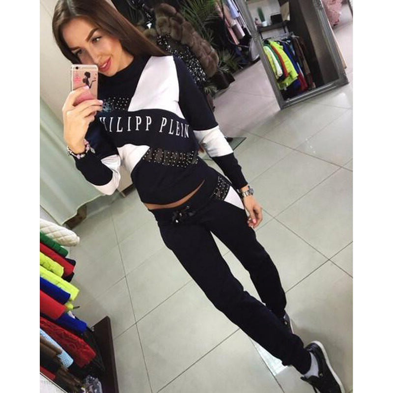 Women's sports set with a modern graphic design and an elastic waist Lune London