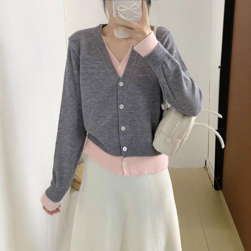 Cardigan intemporel pour femmes avec col en V et poignets contrastants Chic & Stil