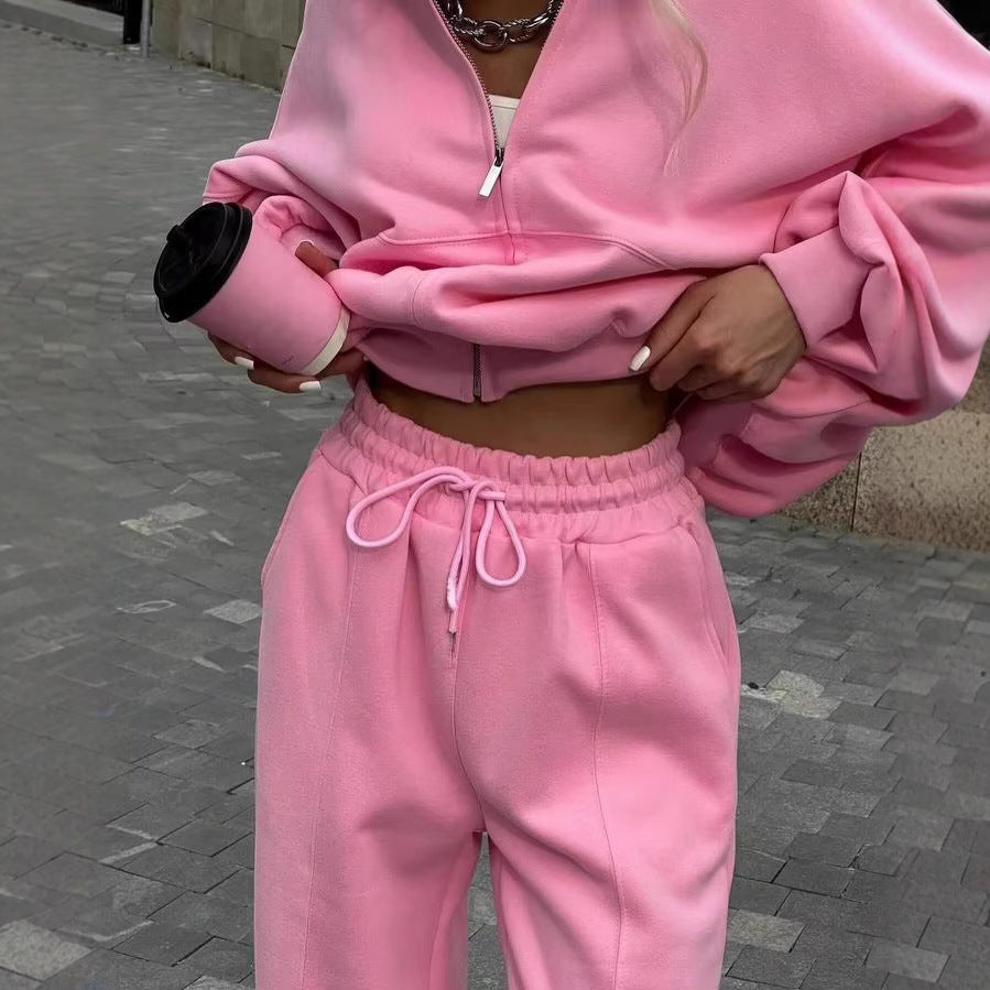 Trendy cropped sports set for women with a loose top and chic elastic pants.