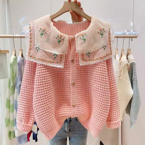 Ladies embroidered cardigan with wide collar Amarae