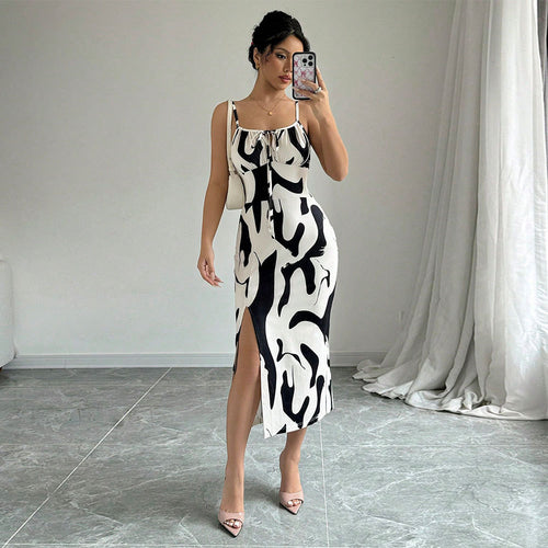 Robe maxi femme avec design drapé élégant et fente sur le côté Chic & Stil
