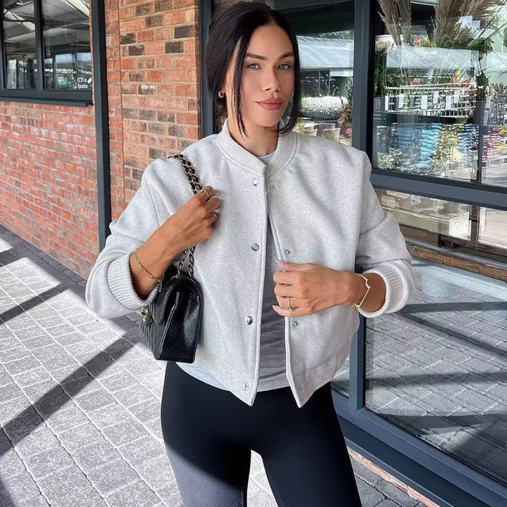 Fashion sweatshirt jacket for women with button closure and practical pockets Lune London