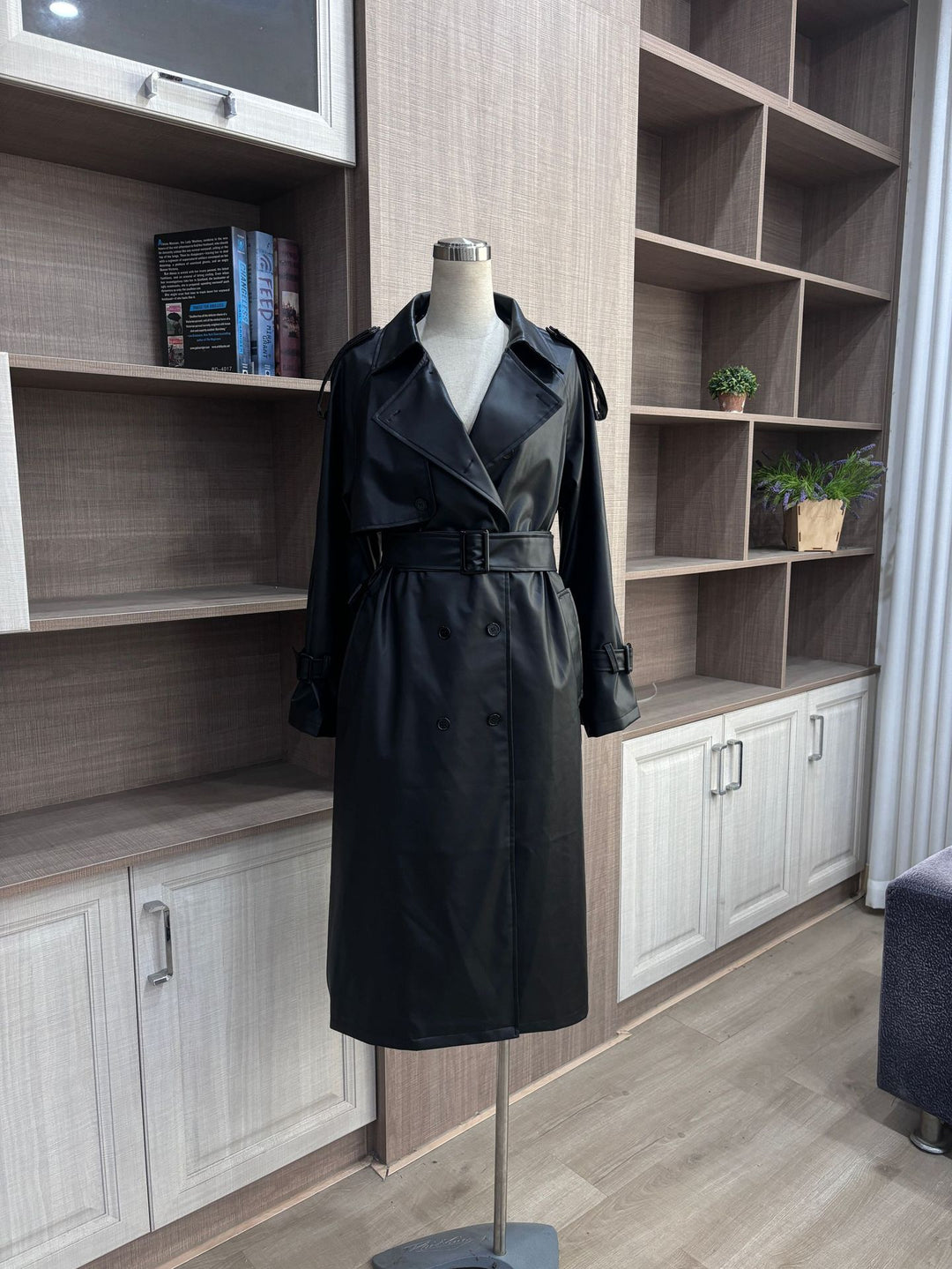 Trendy trench coat for women with belt Lune London