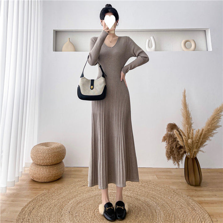 Robe maxi femme avec texture côtelée et élégant col V Chic & Stil