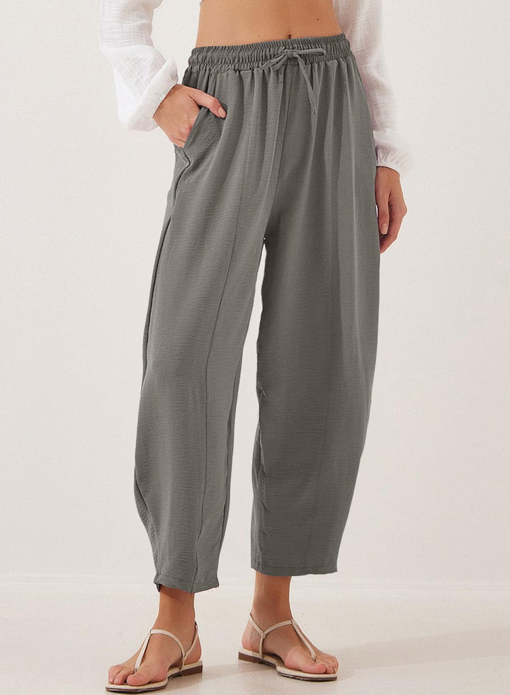 Women's lounge pants with elastic waistband and practical pockets Lune London