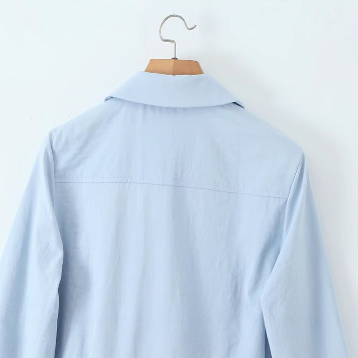 Robe chemise pour femmes avec poches poitrine pratiques et ceinture ajustée Chic & Stil