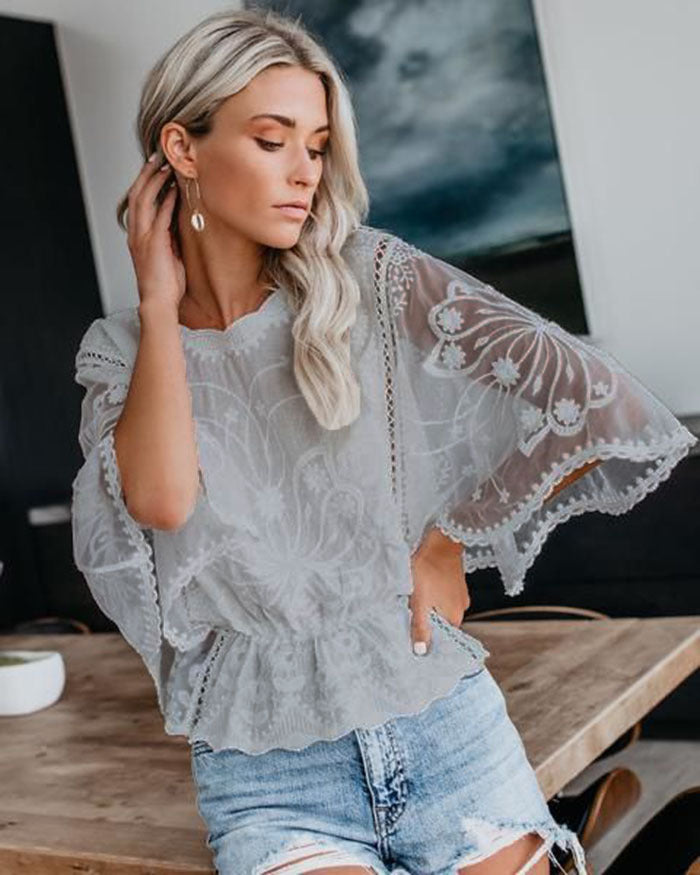 Blouse en dentelle élégante pour femmes avec des manches volumineuses Chic & Stil