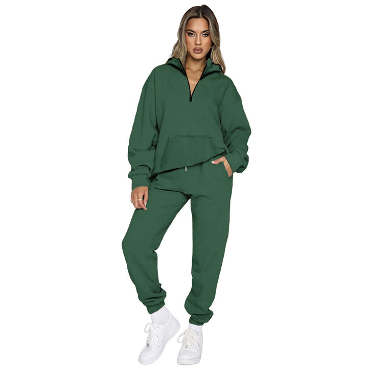 Ladies comfortable two-piece tracksuit with half-zip and practical pockets Lune London