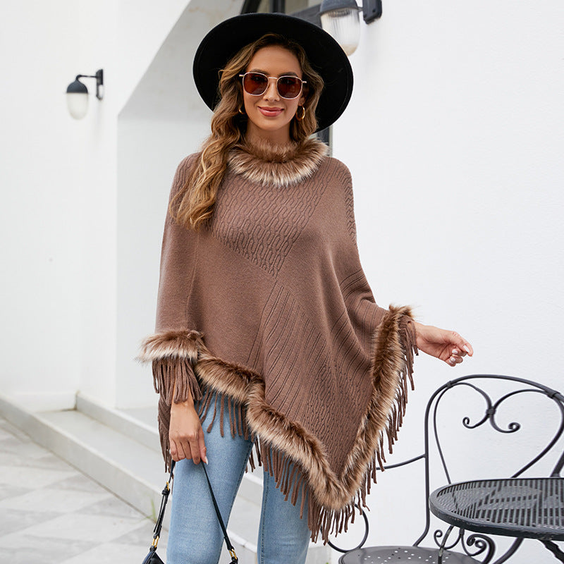 Ladies elegant poncho with luxurious faux fur collar and decadent fringes Lune London