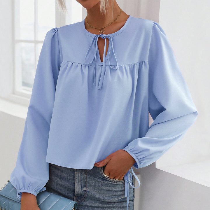Blouse pour femmes avec lien décoratif et coupe décontractée Chic & Stil
