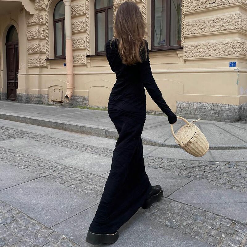 Elegant long dress for women with a chic wave design and style