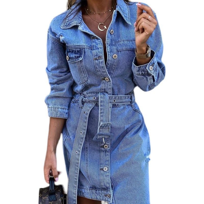 Robe en jean pour dames avec ceinture cintrée et détails de bouton Chic & Stil