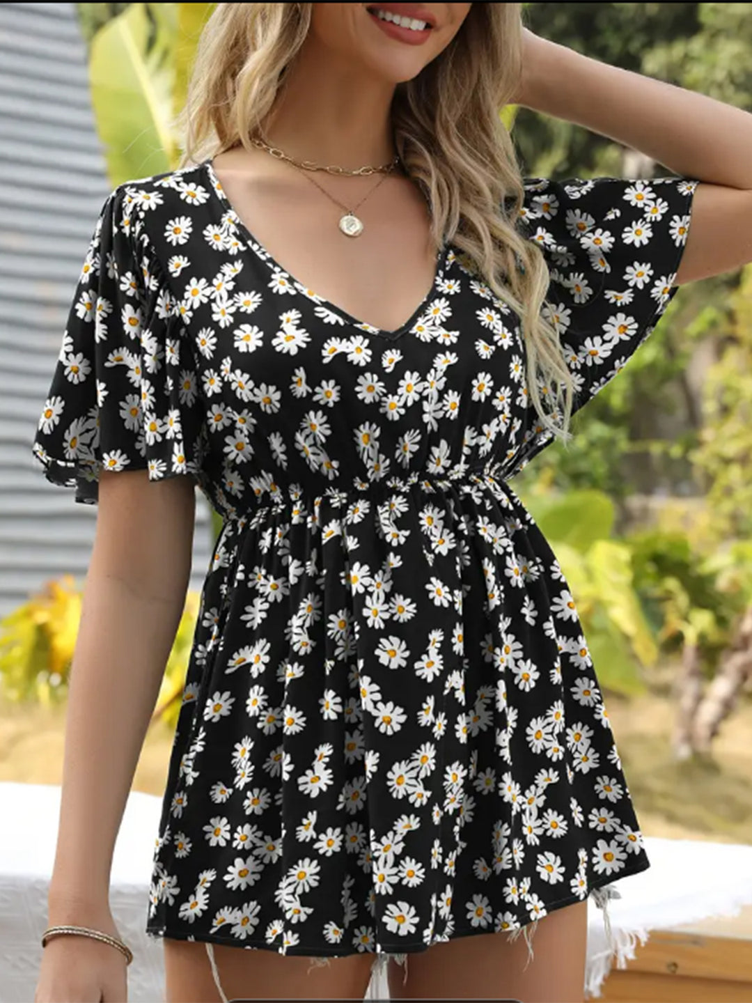 Summer dress for women with loose fit and elegant ruffle details Lune London