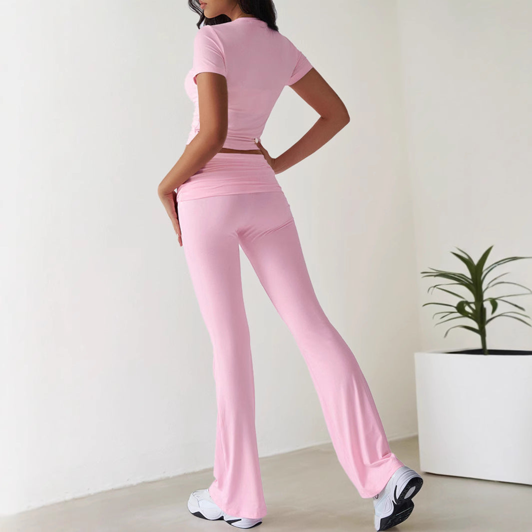 Ensemble de sport pour femmes avec haut ajusté et leggings évasés Chic & Stil