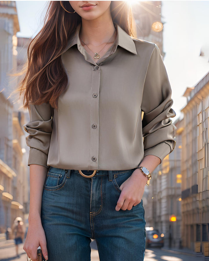 Ladies Elegant and lightweight blouse with comfortable cut and light shine Lune London