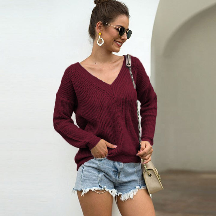 Casual knit sweater for women with a deep V-neck and a textured surface Lune London