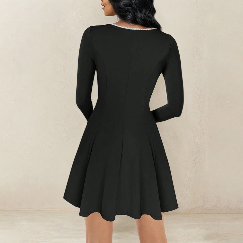 Robe pour femmes avec un décolleté carré élégant et des manches longues Chic & Stil