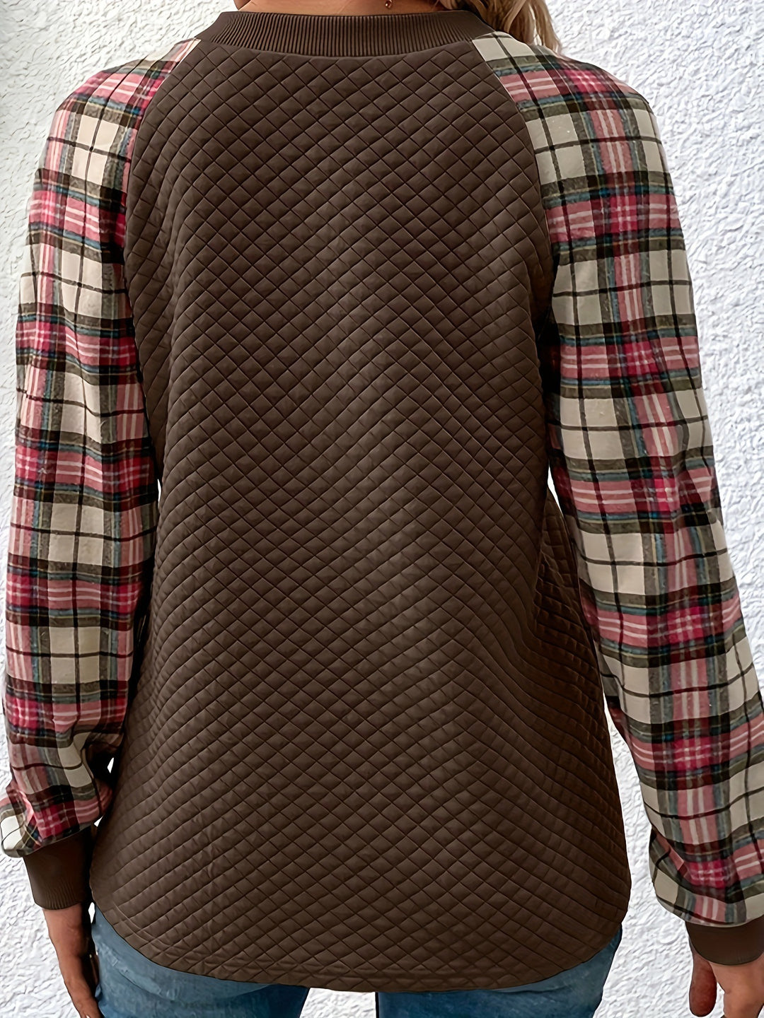 Trendy women's sweatshirt with textured sleeves and button detail Lune London