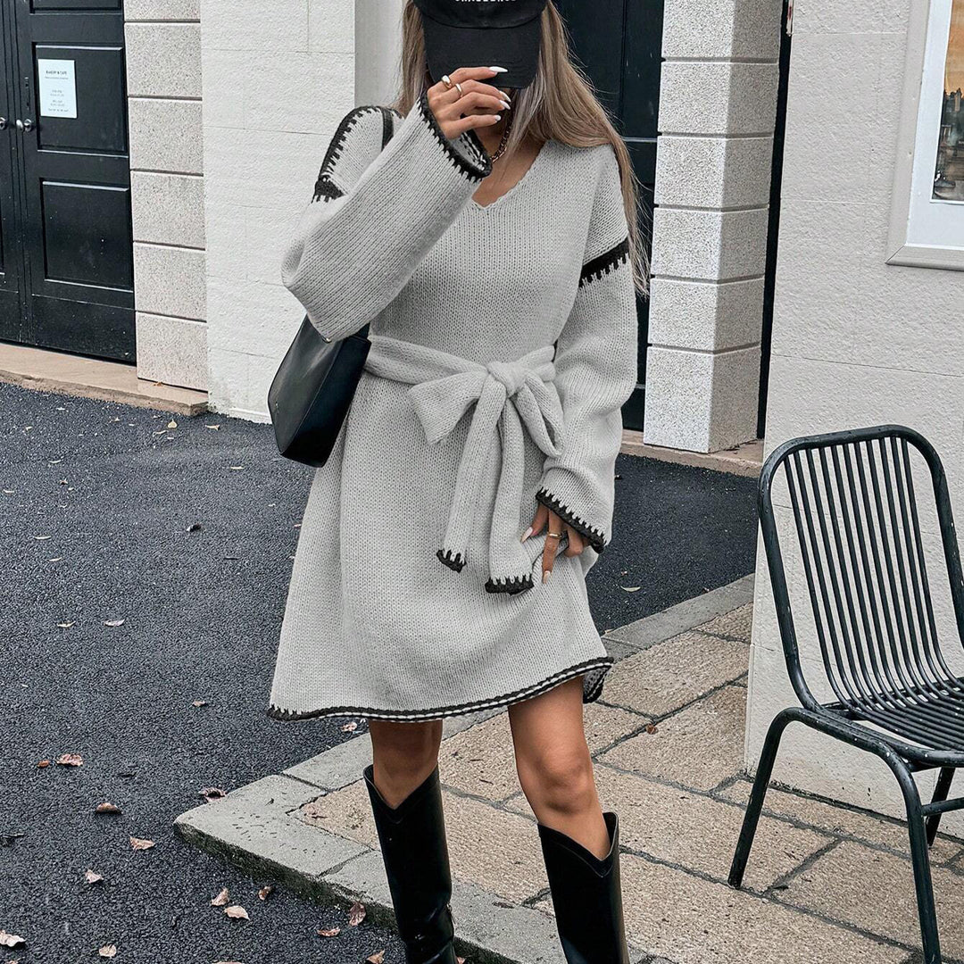 Robe tricotée pour femmes avec ceinture réglable et détails optiques Chic & Stil